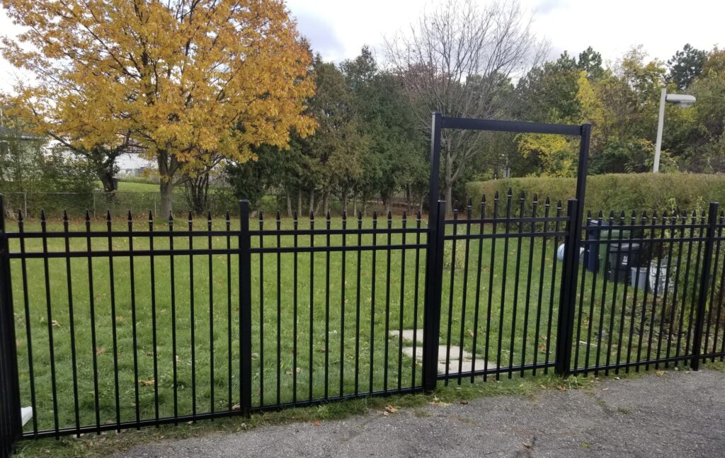 aluminum picket fence