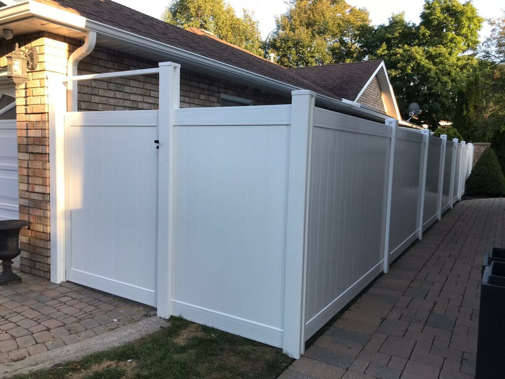 vinyl fence canada