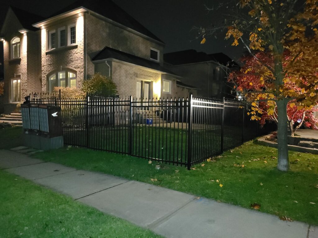 aluminum picket fence